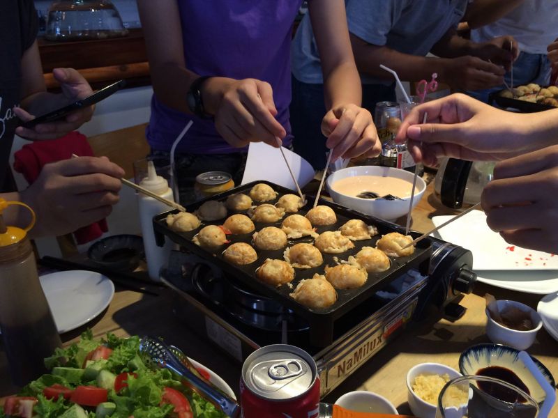 hoat-dong-ngoai-khoa-lam-takoyaki-sls hoat-dong-ngoai-khoa-lam-takoyaki-sls